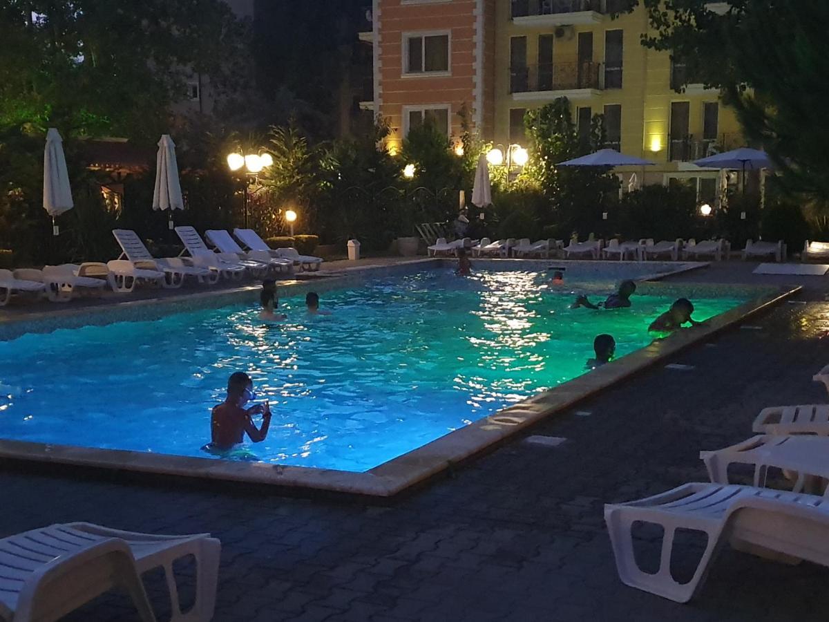 Vanilla Garden Apartments 阳光海滩 外观 照片